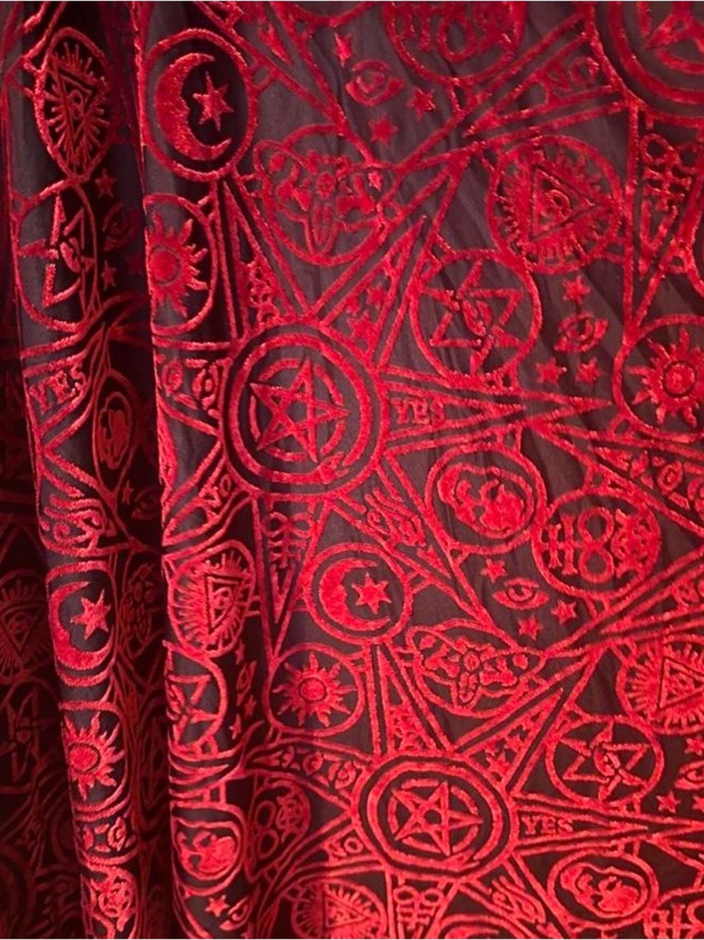 🧛🏻♀️🌹NWT HEX Blackmilk DISCONTINUED/RARE Velvet Asymmetrical Handkerchief Dress - Picture 6 of 8